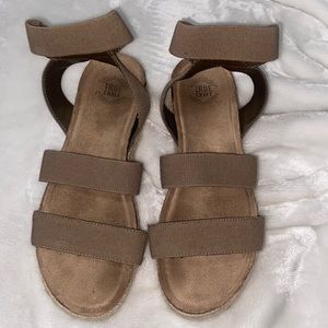 Super cute beach sandals!